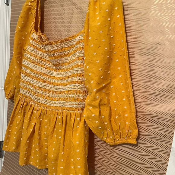 CROWN & IVY~BLOUSE~YELLOW~ NWT~BELK~SM + - Picture 3 of 8